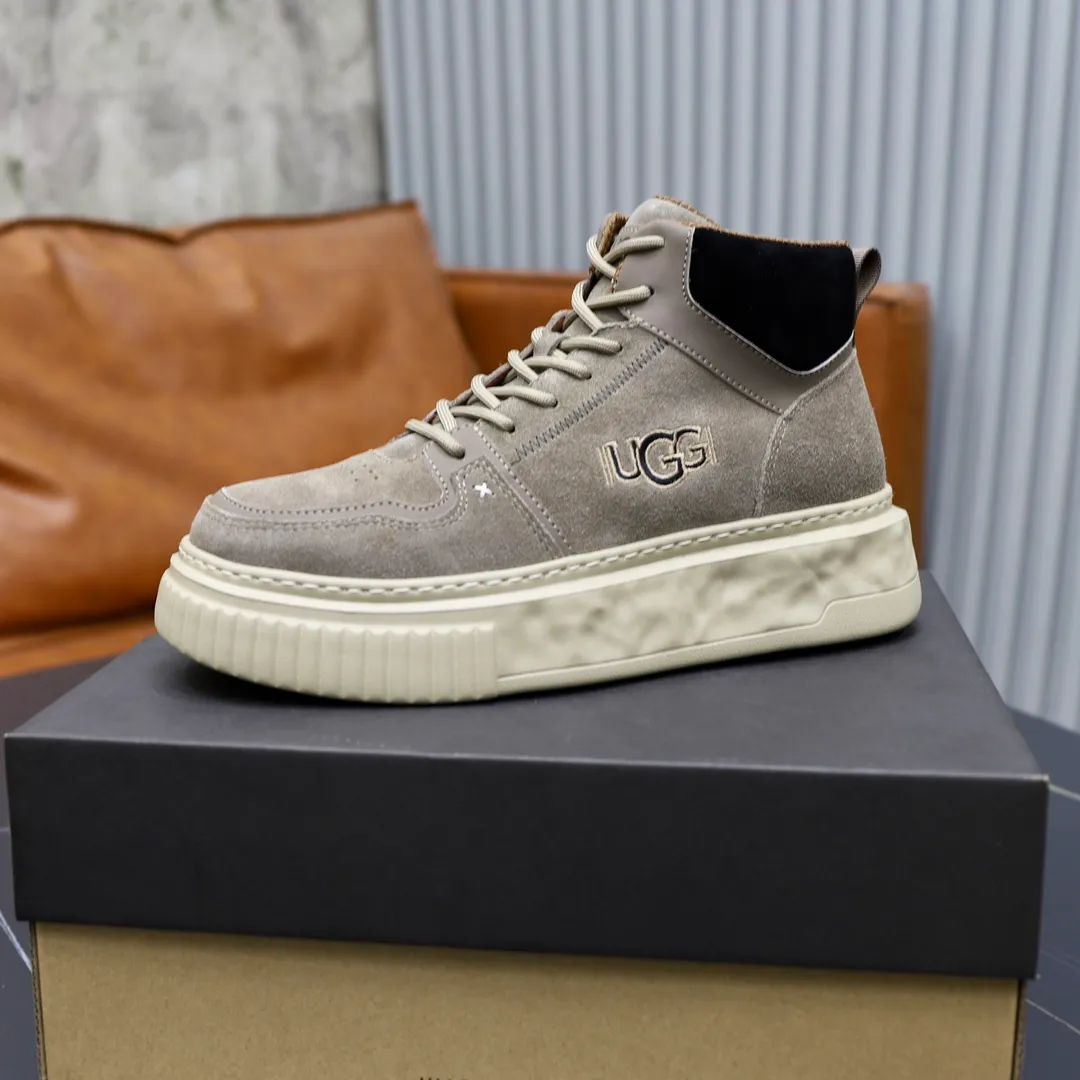 Ex-factory price: 620💰Thick wool imported from Australia Brand: UGG genuine purchase Size: 39-44 Grade: Official website 1:1 Material: First layer of genuine leather waterproof and antifreeze upper Real wool lining Original non-slip soft wear-resistant outsole Style category: Men's casual shoes Trendy style Comfortable on the feet Color: Official website color synchronization